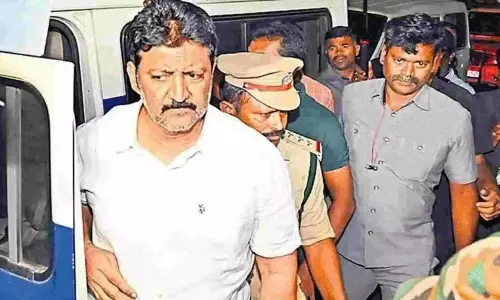 వంశీ ఇప్పట్లో బయటకు రారేమో?