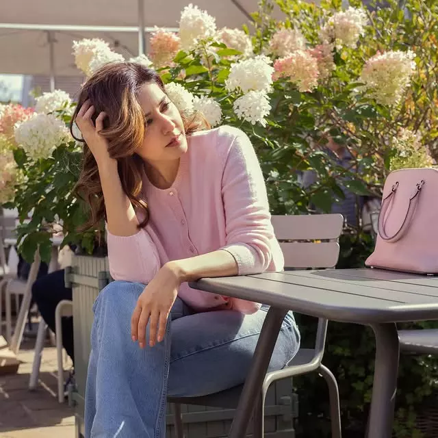 Raashi Khannas Timeless Fashion Approach Raashi Khannas Timeless Fashion Approach