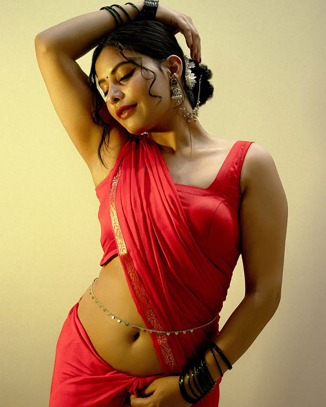 Shalini Chauhan Stuns in a Classic Red Saree