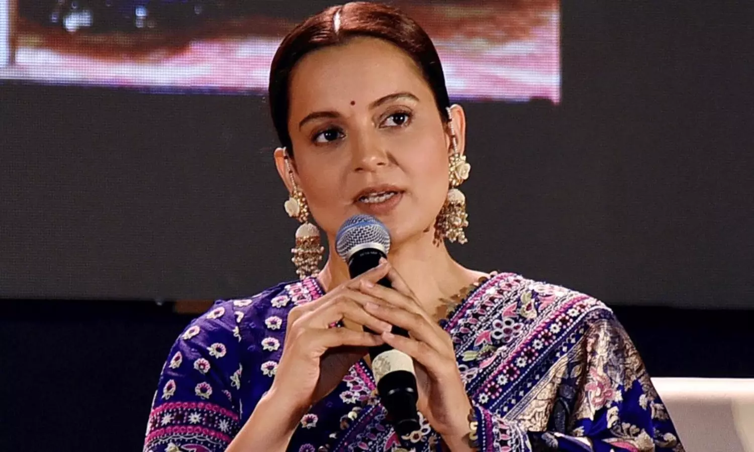 కాంగ్రెస్ సర్కారుపై నోరు పారేసుకొని అడ్డంగా బుక్ అయిన కంగనా