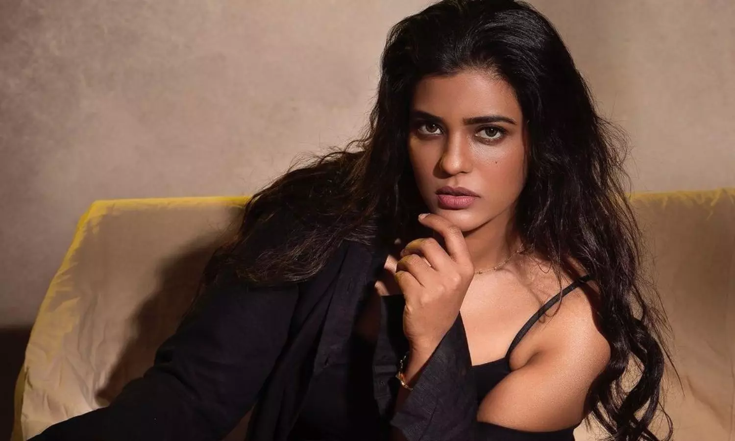 ఎటూ తేల్చుకోలేక‌పోతున్న ఐశ్వ‌ర్య‌