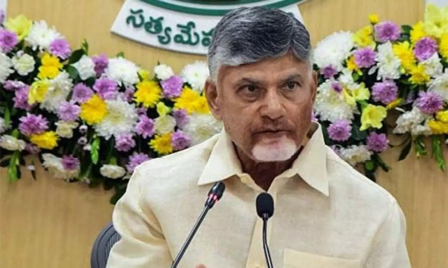 నేత‌ల‌కు కొర్రీలు.. అధికారుల‌కు సొమ్ములు: బాబు వినూత్న నిర్ణ‌యం