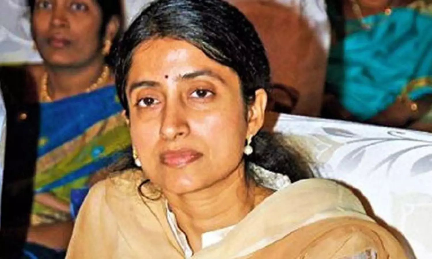 వైఎస్ భారతి ప్రాణాలకు ముప్పు : ఆందోళనలో వైసీపీ!