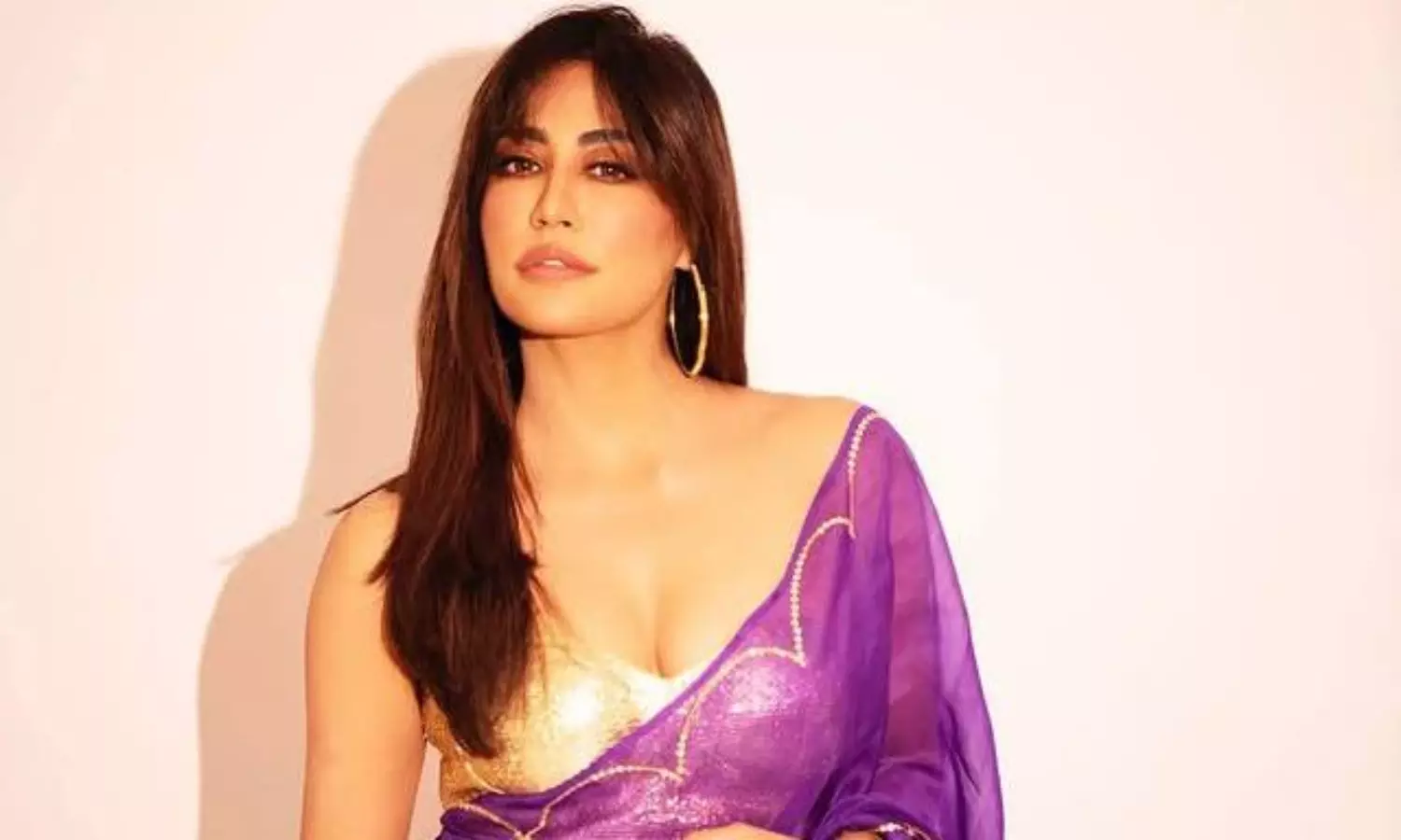 బంగారు బ్లౌజు వంగ పువ్వు చీర‌లో న‌టి క‌వ్వింత‌