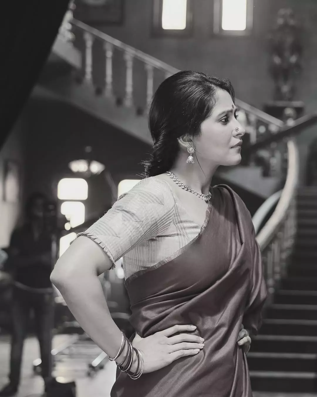 Regina Cassandra keeps it simple and stylish in black