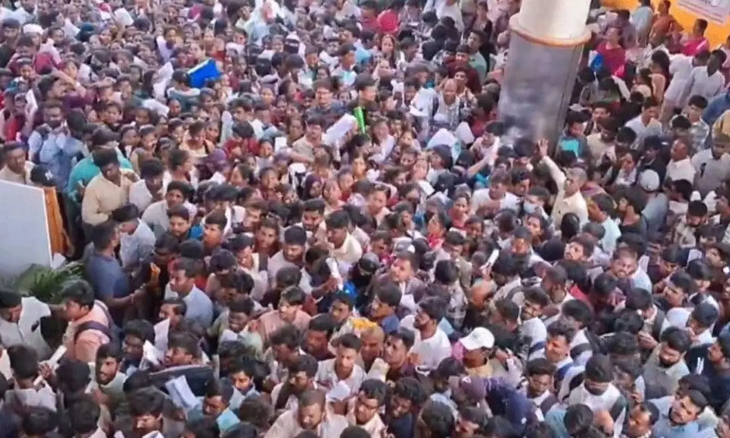 వరంగల్ జాబ్ మేళా.. సీఎం రేవంత్కు నేర్పుతున్న పాఠం ఏంటి? వరంగల్ జాబ్ మేళా.. సీఎం రేవంత్కు నేర్పుతున్న పాఠం ఏంటి?