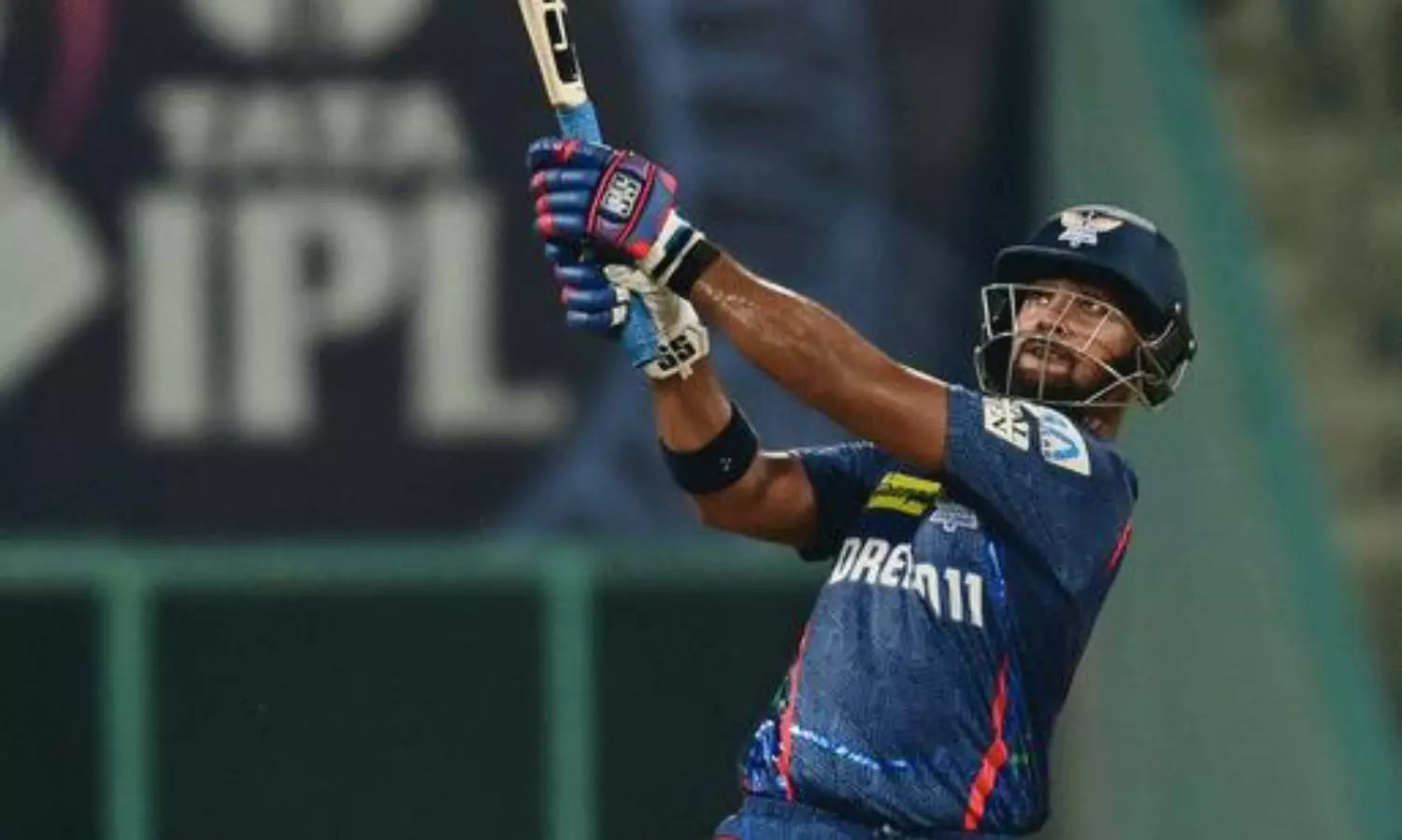 ఐపీఎల్ లో సిక్స్ కొడితే ఫ్యాన్ తల పగిలింది..షాకింగ్ వీడియో