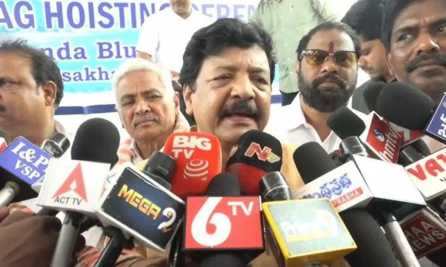 సినిమా రంగాన్ని వైసీపీలా ఏడిపించం: మంత్రి కందుల‌