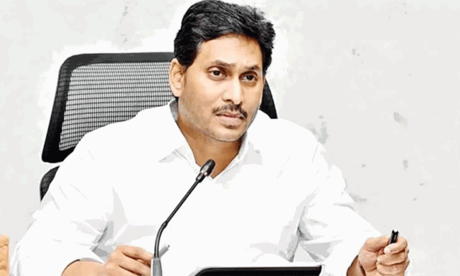 ఆమె చేసిన పని జగన్ ఎందుకు చేయలేదు ?