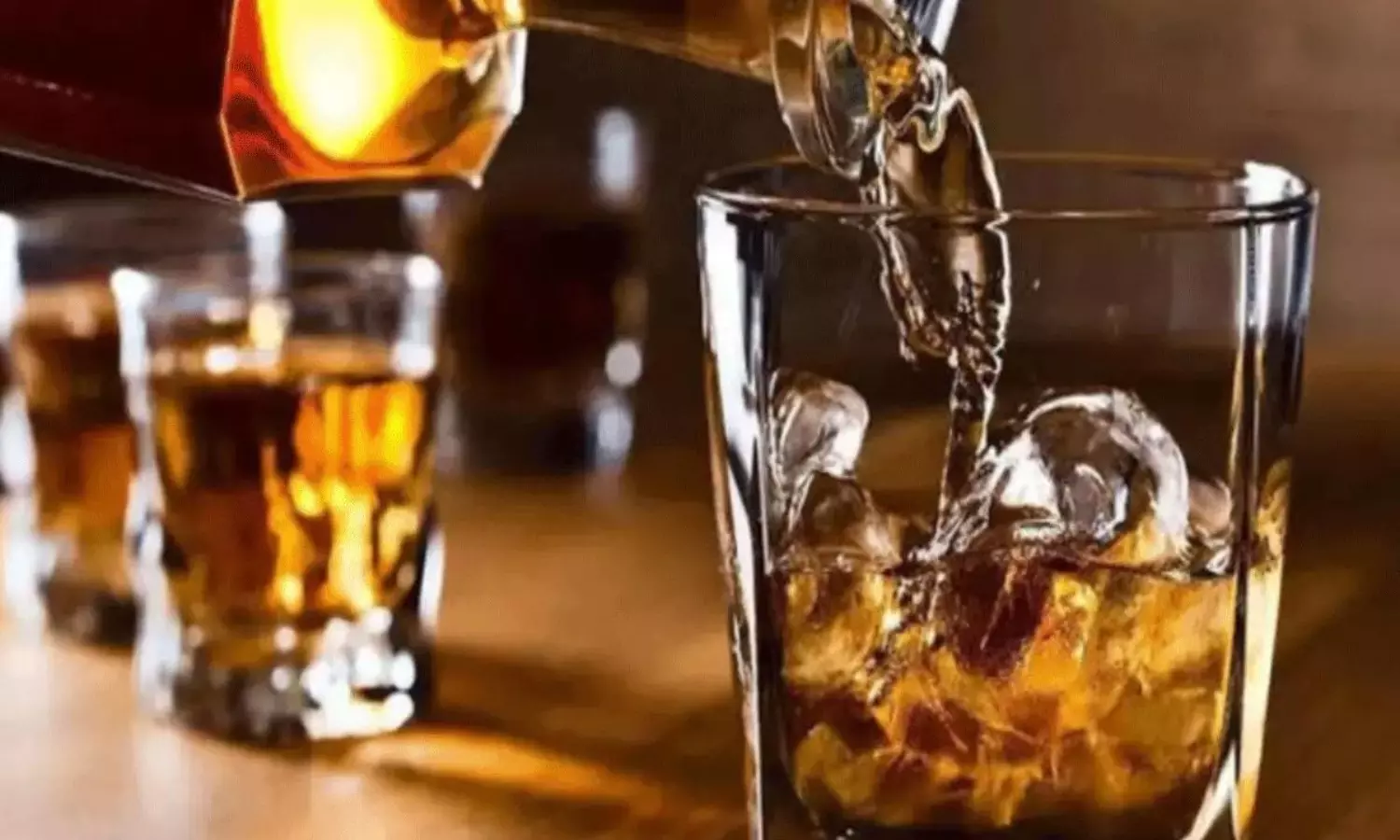 టెట్రా ప్యాకెట్లలో మద్యం: ఆదాయం కోసం రేవంత్ యత్నం టెట్రా ప్యాకెట్లలో మద్యం: ఆదాయం కోసం రేవంత్ యత్నం