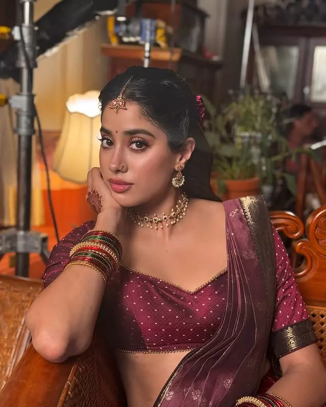Janhvi Kapoor and Black are Born For Each Other