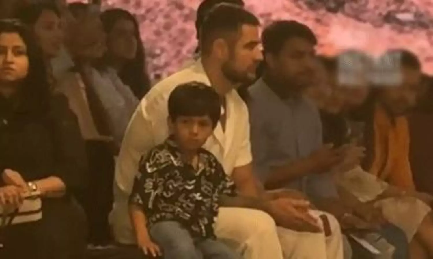 పాండ్య కొడుకుని ముద్దు చేసిన న‌టాషా బోయ్ ఫ్రెండ్