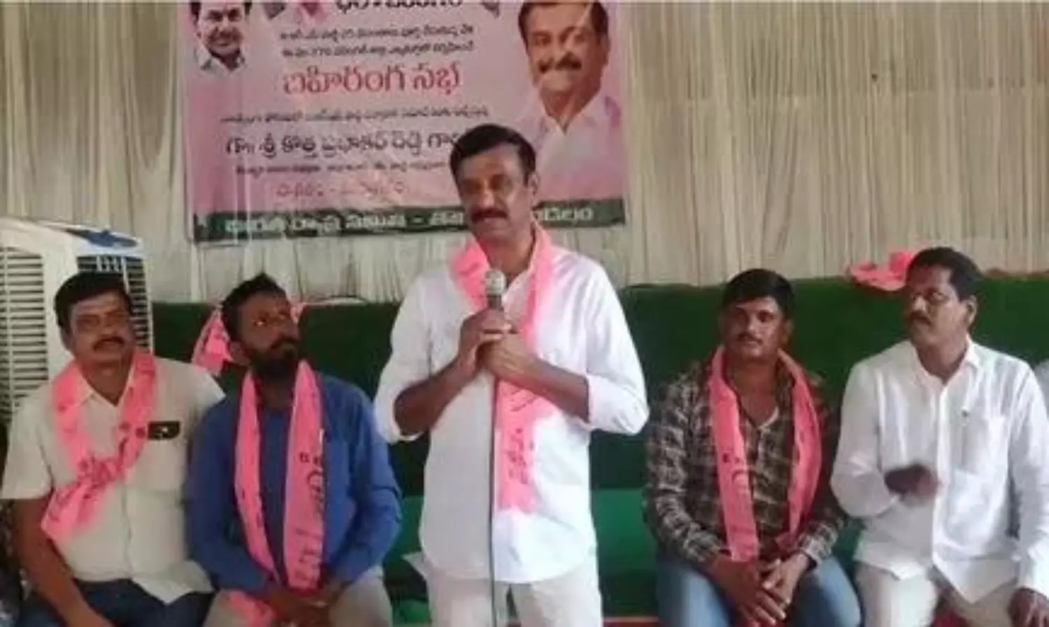 కాంగ్రెస్ ఎమ్మెల్యేలను కొనేద్దాం.. బీఆర్ఎస్ ఎమ్మెల్యే కొత్తకు ఆఫర్! కాంగ్రెస్ ఎమ్మెల్యేలను కొనేద్దాం.. బీఆర్ఎస్ ఎమ్మెల్యే కొత్తకు ఆఫర్!