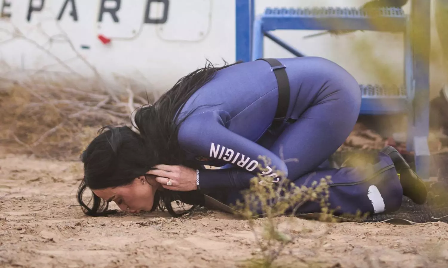 11 నిమిషాలపాటు పైకి  వెళ్లి వచ్చారు.. స్పెషల్  ఏమిటంటే..?