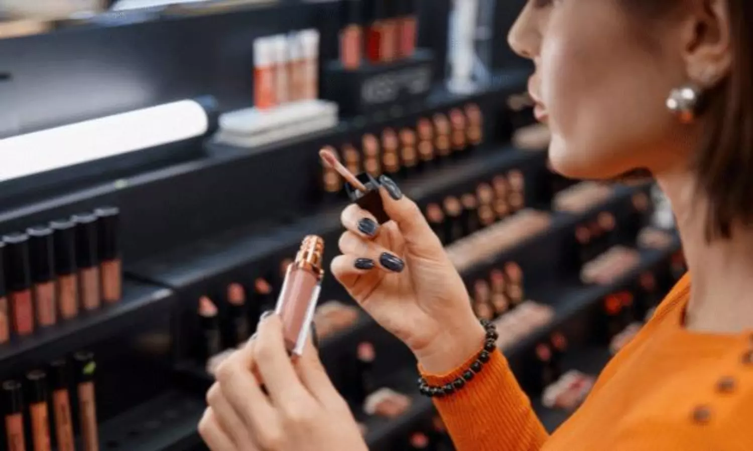 ట్రంప్ ఎఫెక్ట్.. మసాజ్, మేకప్ మానేసిన అమెరికన్లు! ట్రంప్ ఎఫెక్ట్.. మసాజ్, మేకప్ మానేసిన అమెరికన్లు!