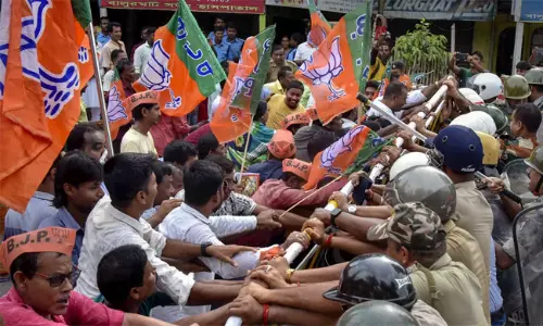 పశ్చిమ  బెంగాల్ లో రాష్ట్రపతి పాలన ?