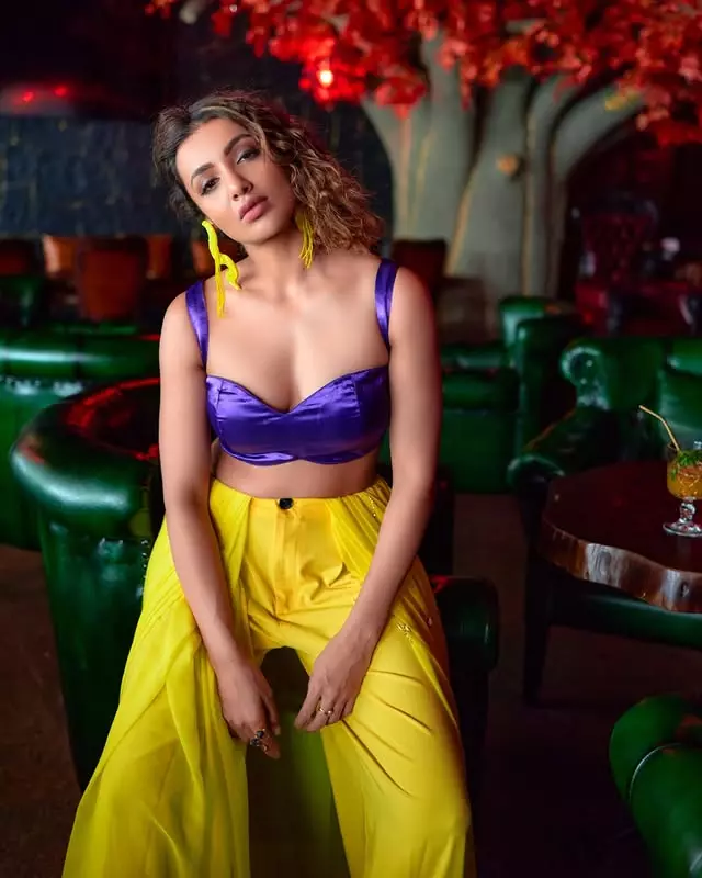 Tejaswi Madivada Drops Colourful Photos: “Which Colour Do You Like?