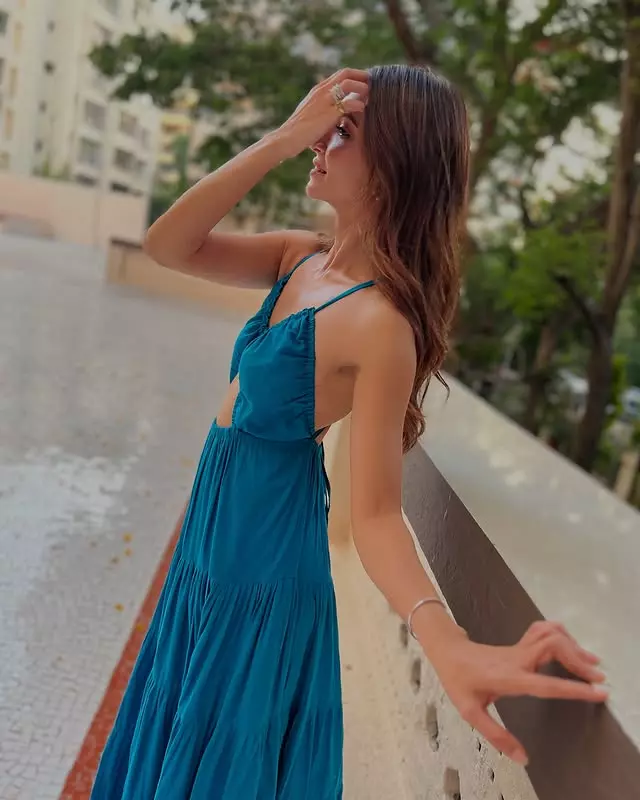Kriti Kharbanda Wows in Blue Dress, Fans React with Love Kriti Kharbanda Wows in Blue Dress, Fans React with Love