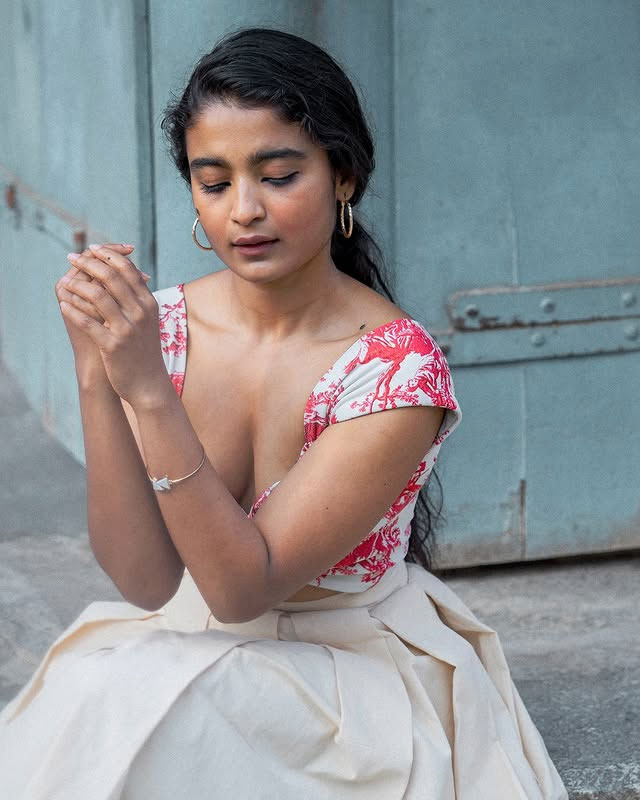 Chaitras Breezy Look in White Chaitras Breezy Look in White