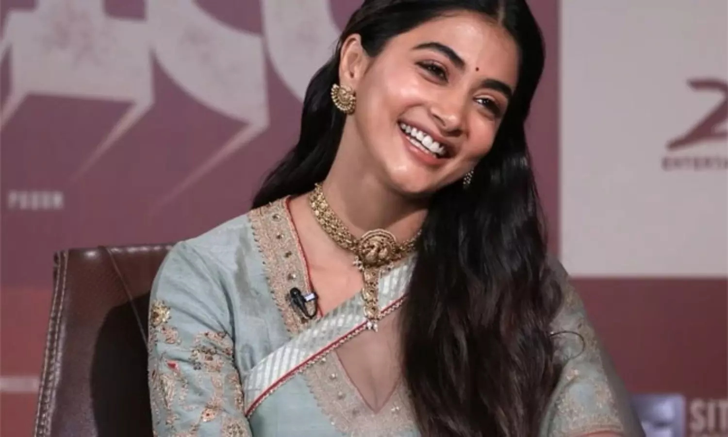 సోషల్ మీడియా గాలి తీసేసిన పూజా హెగ్డే