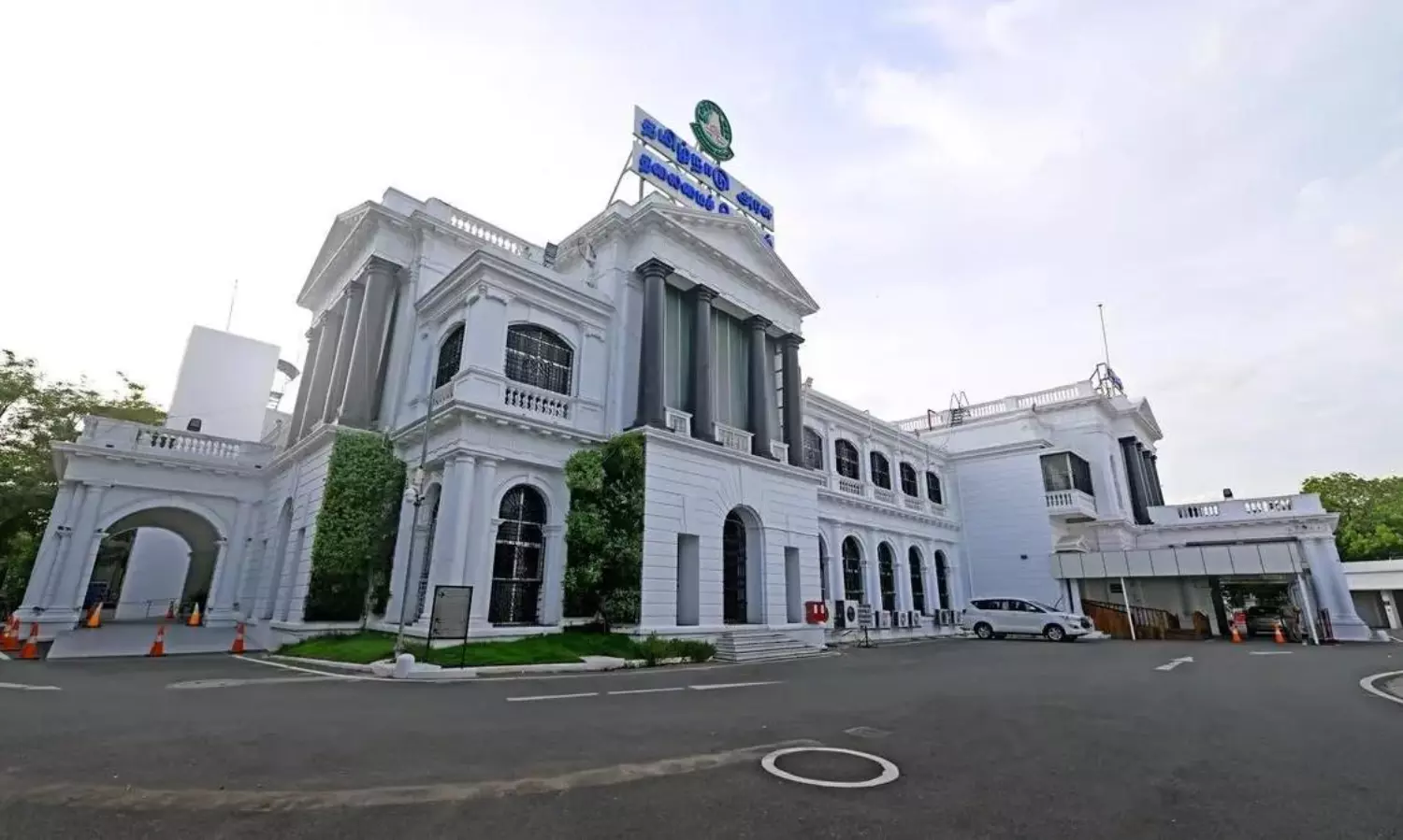 Tamil Nadu Governement Officials Sign In Tamil Language