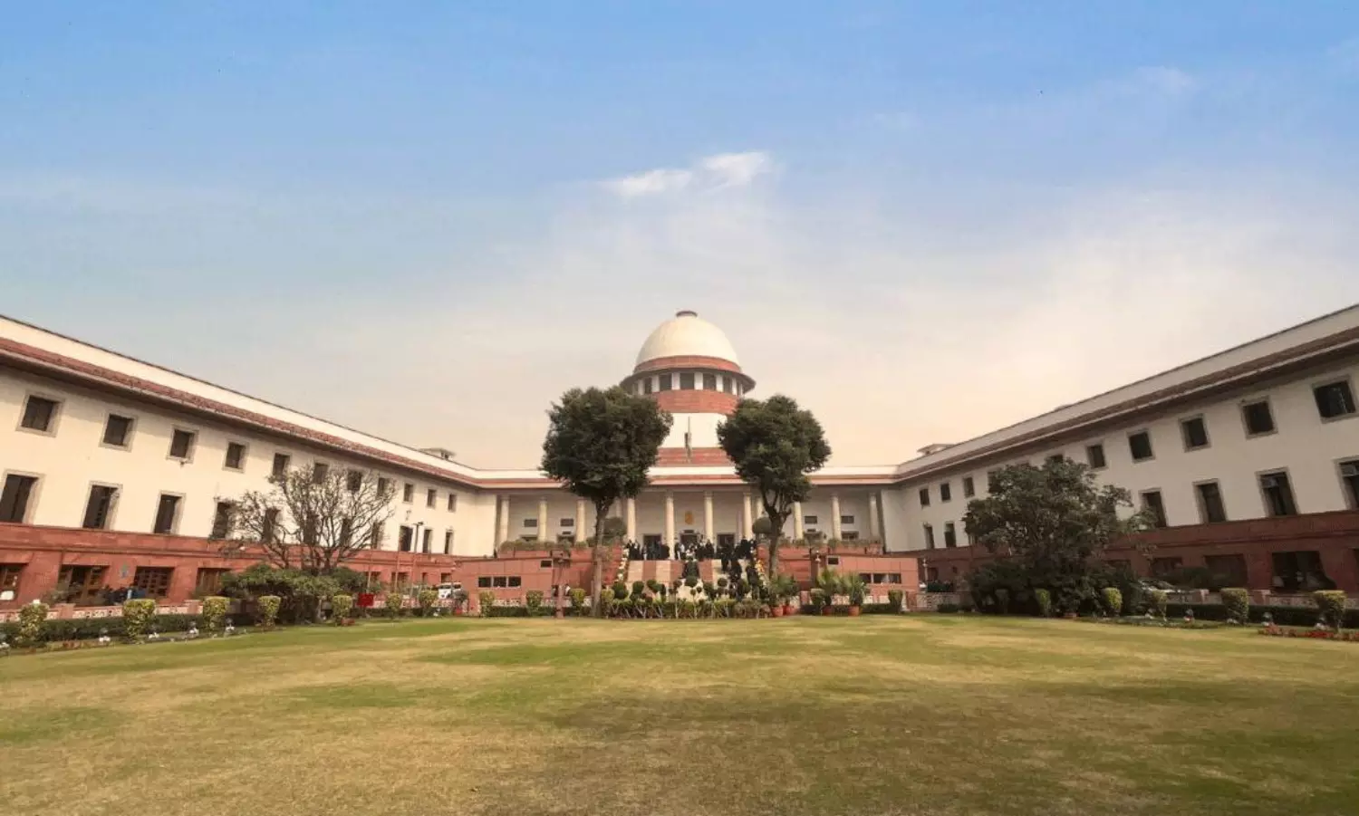 ముస్లింలను హిందూ మత ట్రస్టులలో అనుమతిస్తారా....సుప్రీం సూటి ప్రశ్న! ముస్లింలను హిందూ మత ట్రస్టులలో అనుమతిస్తారా....సుప్రీం సూటి ప్రశ్న!