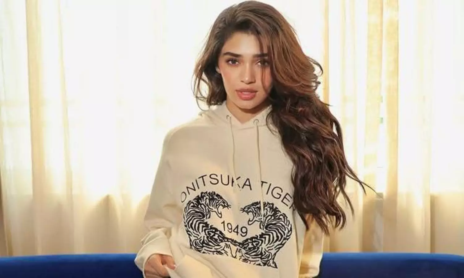 కృతి షెట్టి.. డెనిమ్ స్కర్ట్ లో హీటెక్కించేచేసిందిగా.. కృతి షెట్టి.. డెనిమ్ స్కర్ట్ లో హీటెక్కించేచేసిందిగా..