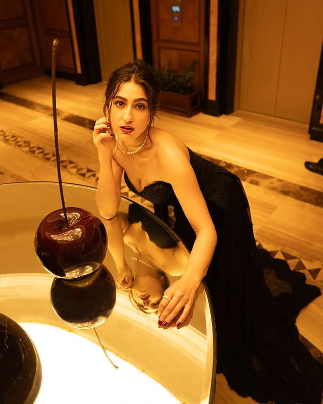 Sara Ali Khan Brings Soft Charm with Strong Black Style