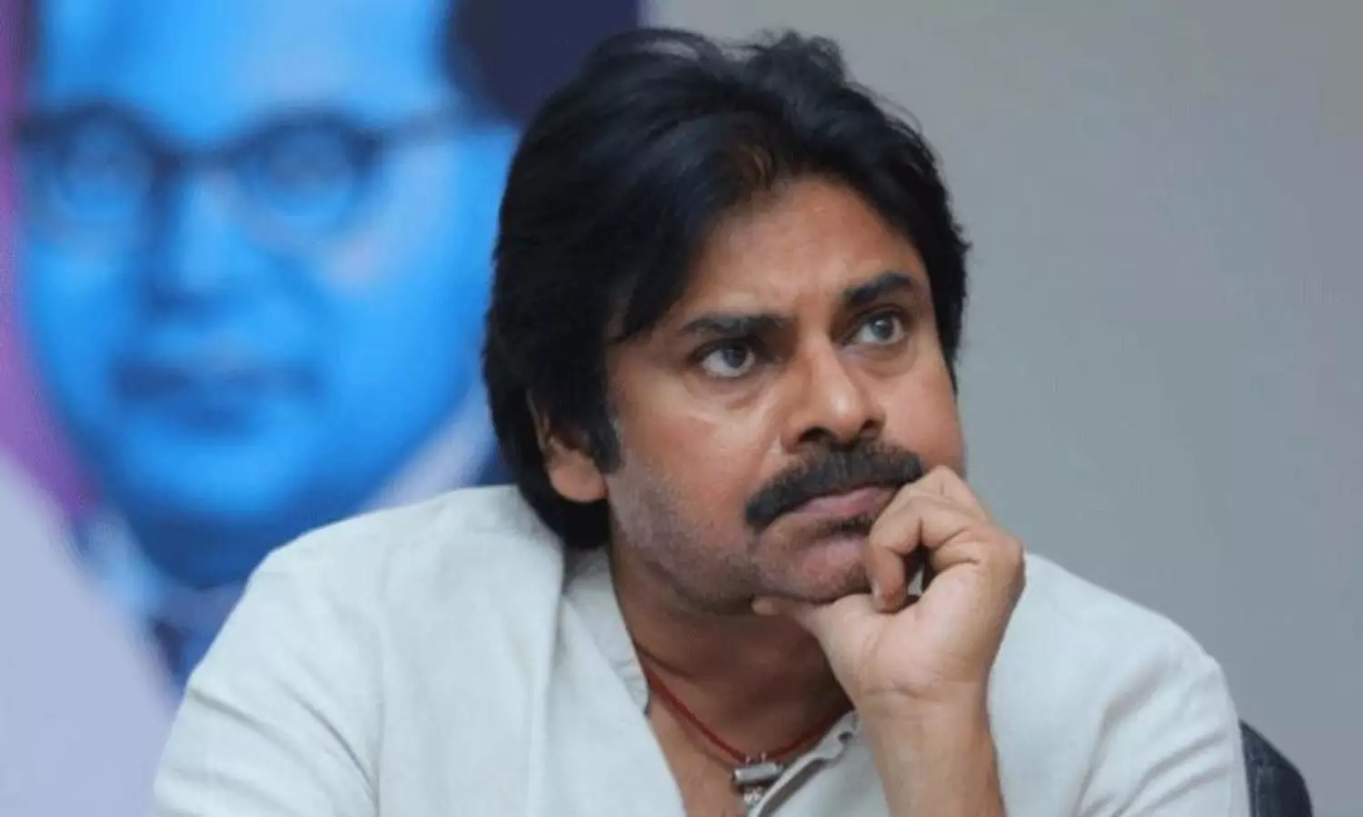 పవన్ సినిమాలకు మోక్షం ఎప్పుడో? పవన్ సినిమాలకు మోక్షం ఎప్పుడో?