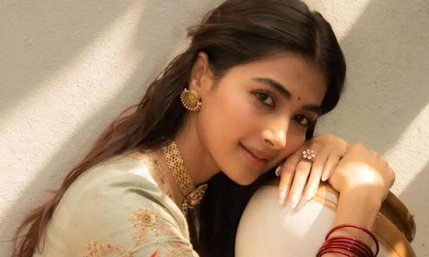 పూజా హెగ్డే.. క్లాసిక్ లుక్కులో కనువిందు చేసేలా..