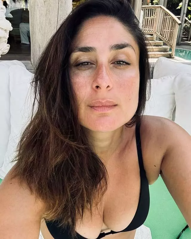 Kareena Kapoor Khan Shares Selfie Moments Kareena Kapoor Khan Shares Selfie Moments