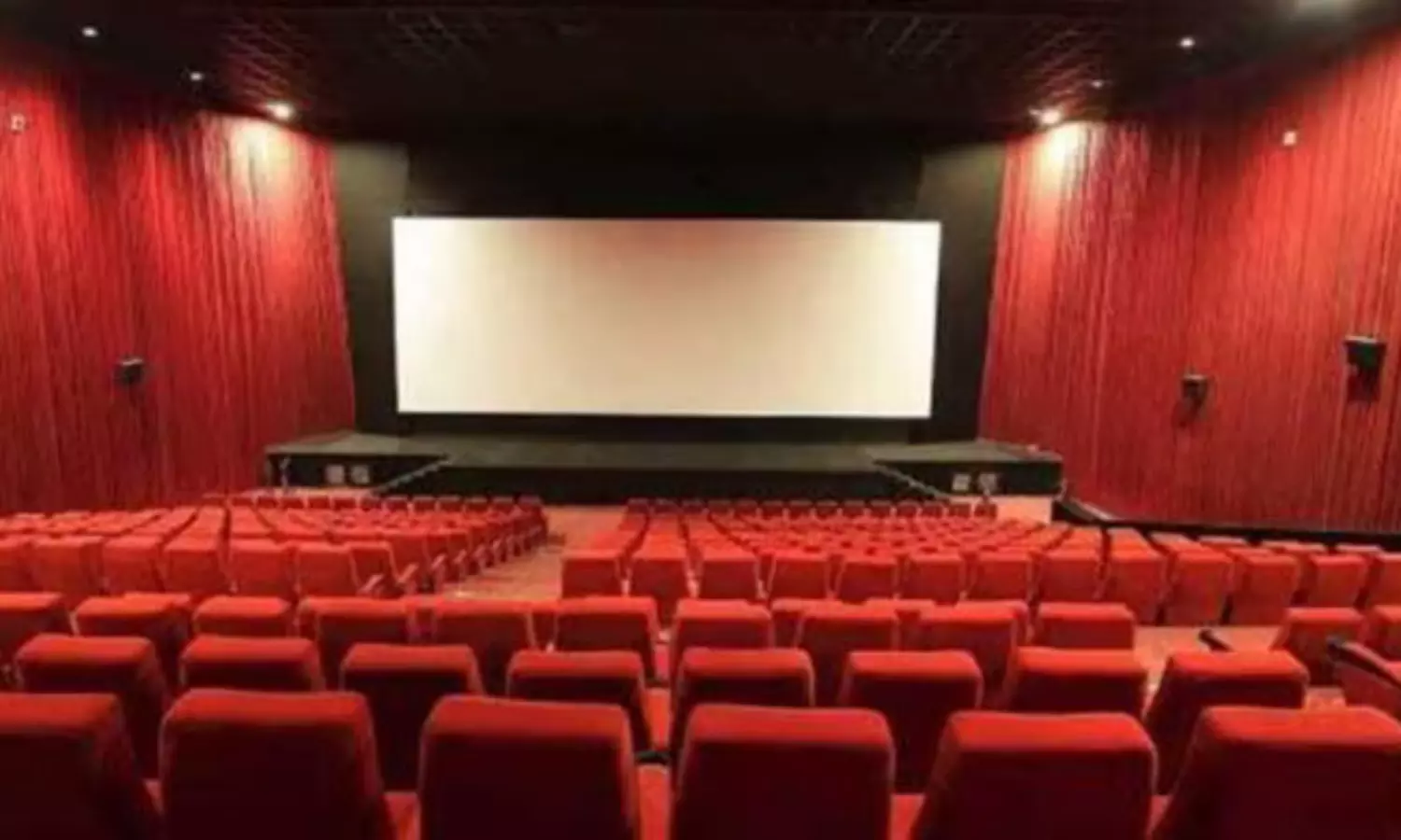 OTTల దెబ్బ‌కు స‌గానికి మ‌ల్టీప్లెక్స్ స్క్రీన్లు!