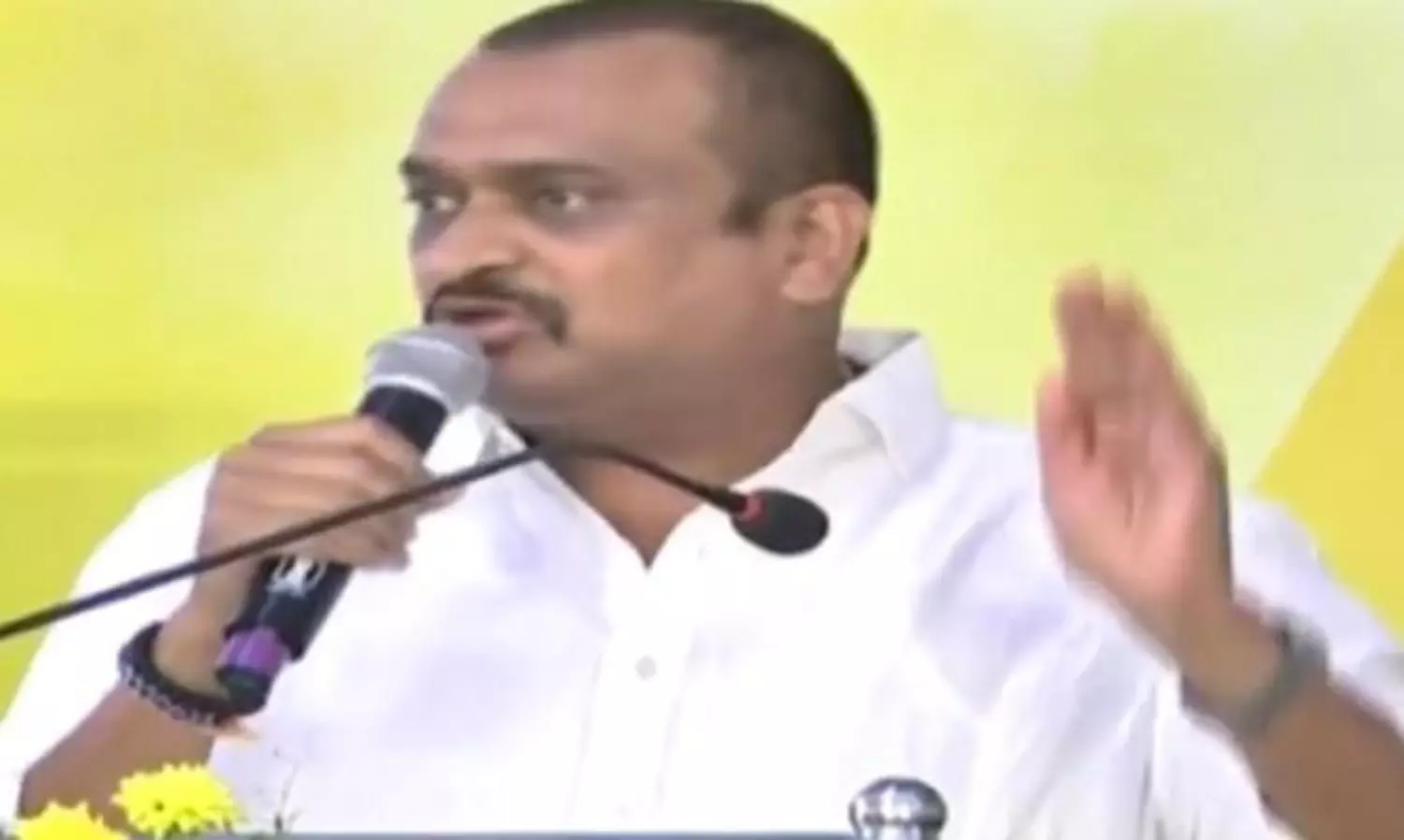 బండ్ల గణేష్ ఏడేళ్ల సమస్యను నిమిషాల్లో తీర్చిన బాబు! బండ్ల గణేష్ ఏడేళ్ల సమస్యను నిమిషాల్లో తీర్చిన బాబు!