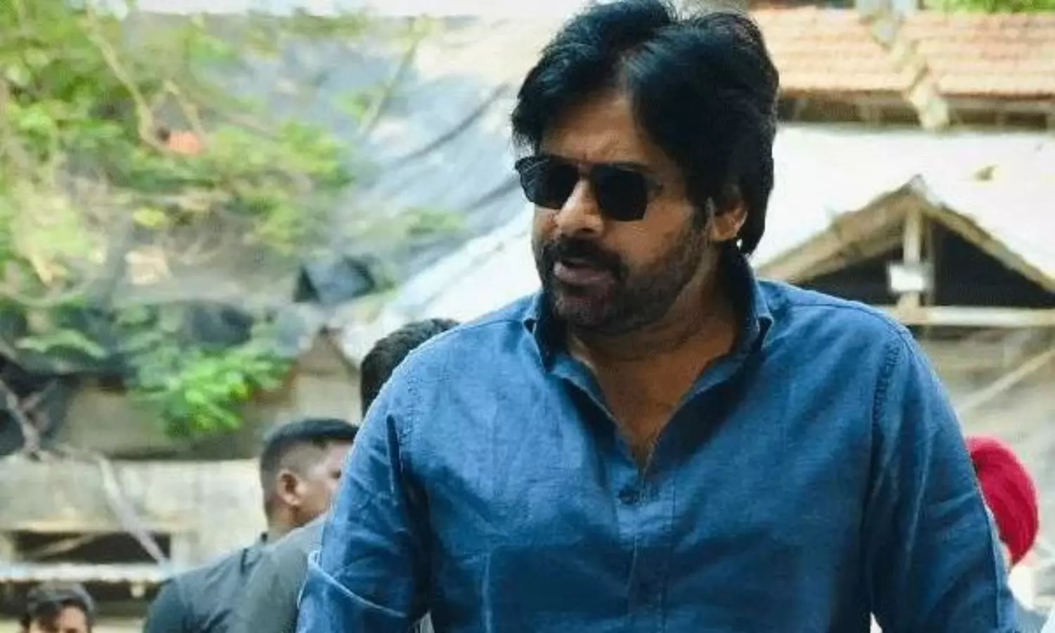 ప‌వ‌న్ సినిమాలు.. ఏదొక క్లారిటీ తెచ్చుకుంటే బెట‌ర్!