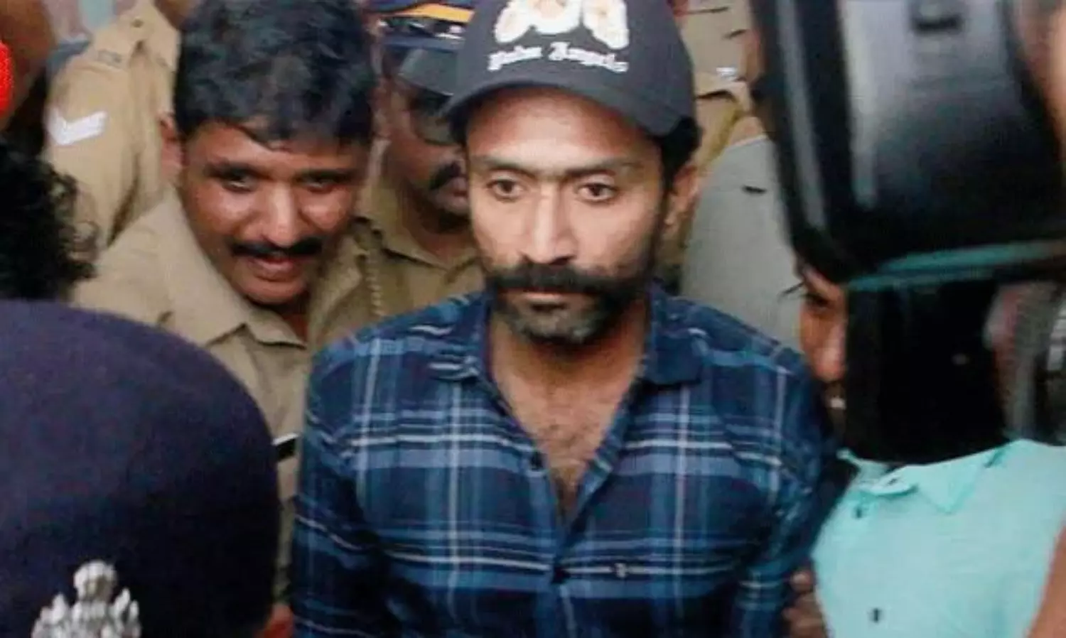 డ్ర‌గ్స్ కేసు: పెద్ద స్టార్ల‌కు చిక్కులు త‌ప్ప‌వా?