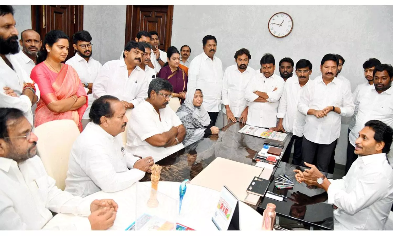 జగన్ ముందు నిజాలు చెప్పేస్తారా ? జగన్ ముందు నిజాలు చెప్పేస్తారా ?