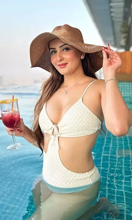 Zaara Yesmin Stuns in Elegant Poolside Photoshoot
