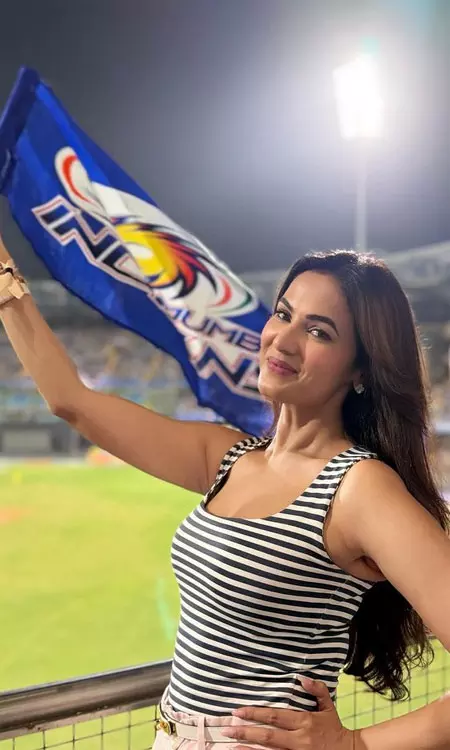 Sonal Chauhan Brings Cheer in Style at IPL Match
