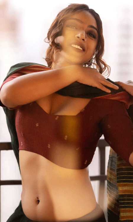 Deviyani Sharma Brings Retro Grace in Green and Red Saree