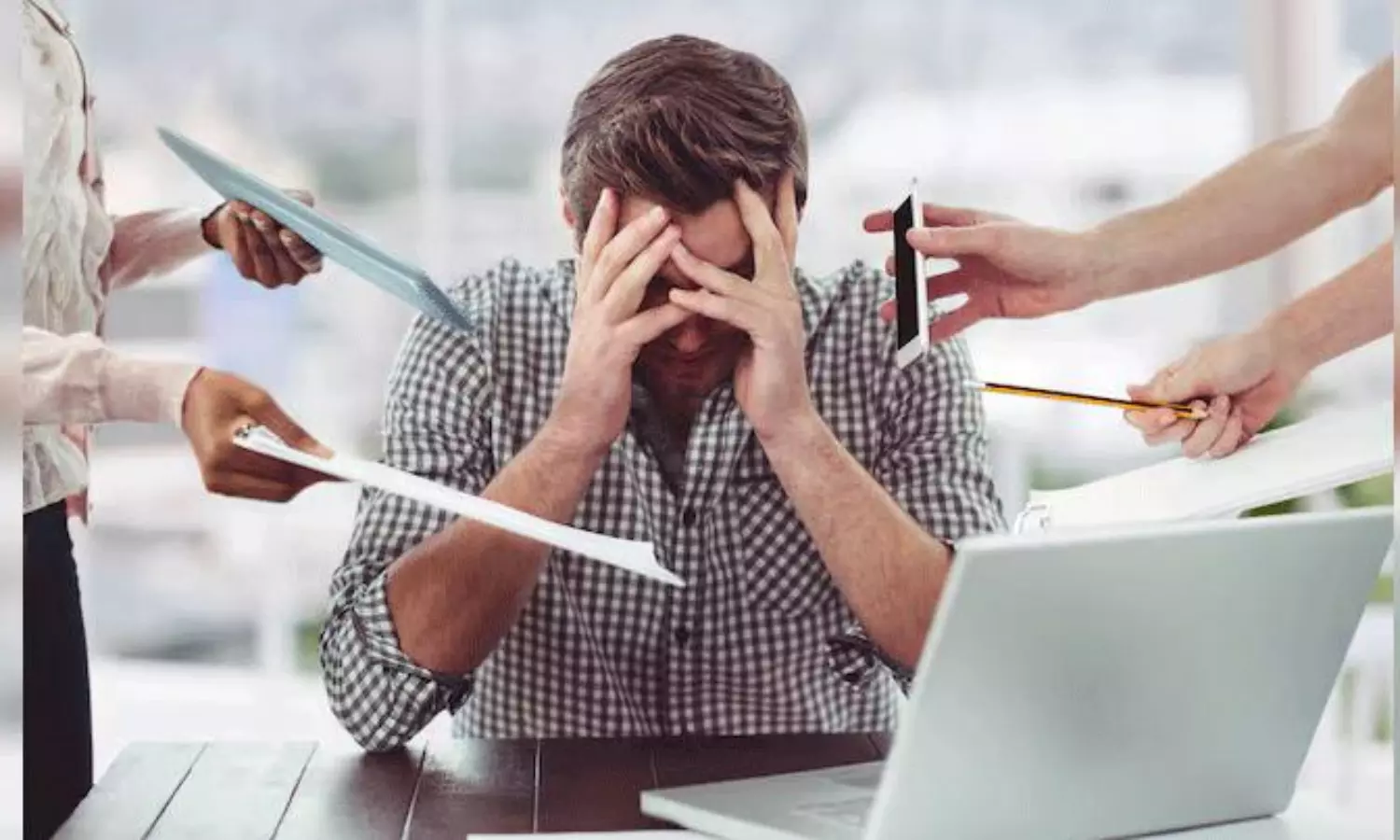 ఆవు జీవితమే నయం! ఉద్యోగుల బాధలు వర్ణిస్తూ వైరల్ అవుతున్న ట్వీట్! ఆవు జీవితమే నయం! ఉద్యోగుల బాధలు వర్ణిస్తూ వైరల్ అవుతున్న ట్వీట్!