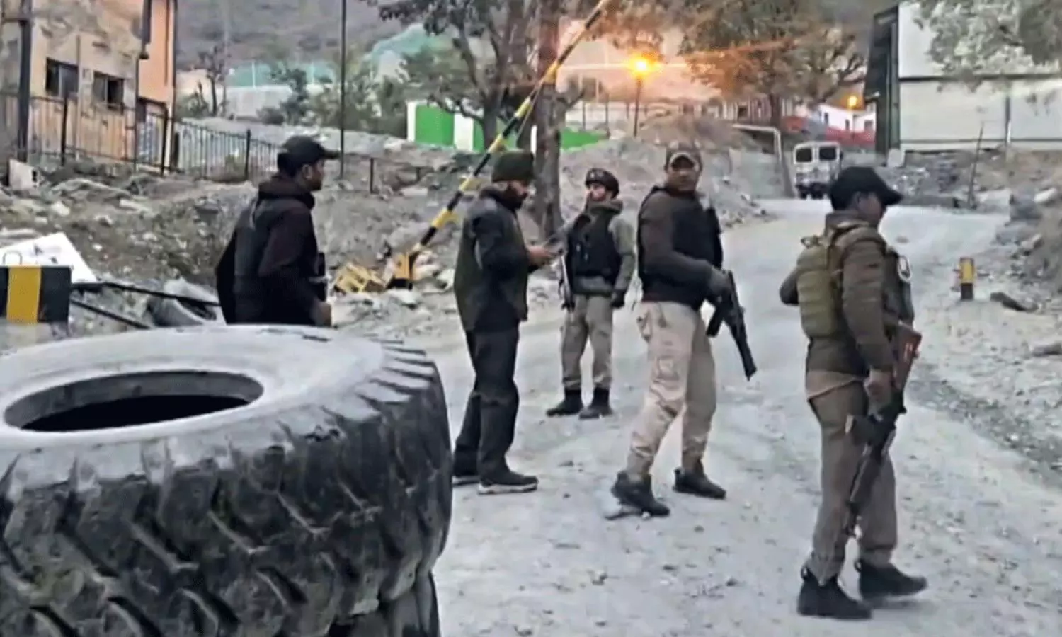 అదను చూసి ఉగ్రరూపం...కేంద్రానికి కొత్త సవాల్ ! అదను చూసి ఉగ్రరూపం...కేంద్రానికి కొత్త సవాల్ !