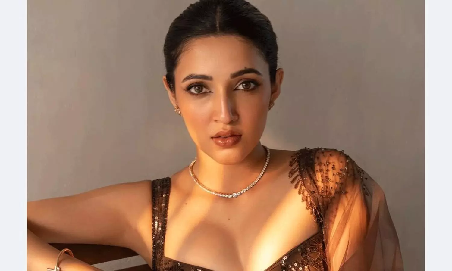 నేహా శెట్టి.. ఇంతకంటే హీటెక్కించే లుక్కుంటుందా..