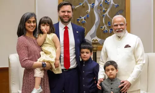 మోడీ ఆతిథ్యం.. భారత్ లోనే ఉంటానంటున్న జేడీ వాన్స్ కుమారుడు