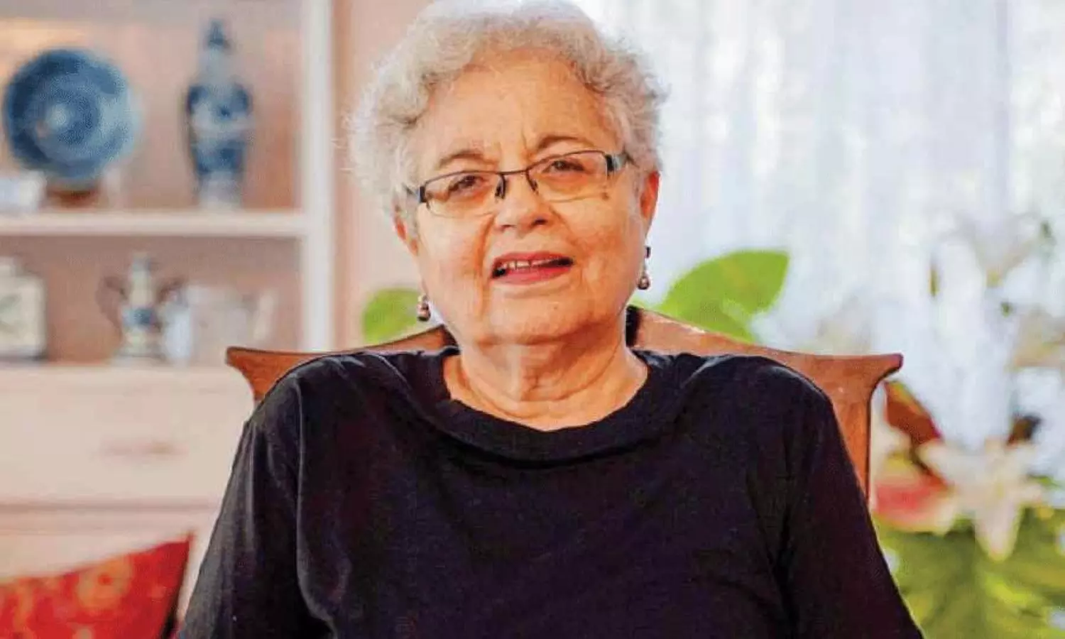 స్టార్ హీరోయిన్ కు షాక్ ఇచ్చిన సీనియ‌ర్ జ‌ర్న‌లిస్ట్!