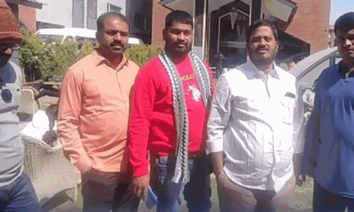 80 Telangana Tourists Stranded in Srinagar After Pahalgam Terror Attack 80 Telangana Tourists Stranded in Srinagar After Pahalgam Terror Attack