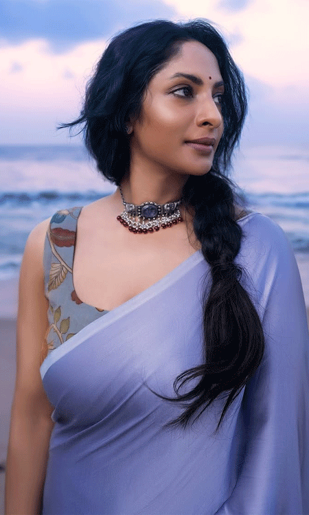 Sriya Reddys Saree Moments