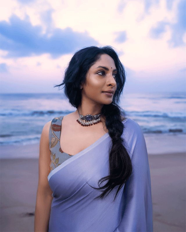 Sriya Reddys Saree Moments