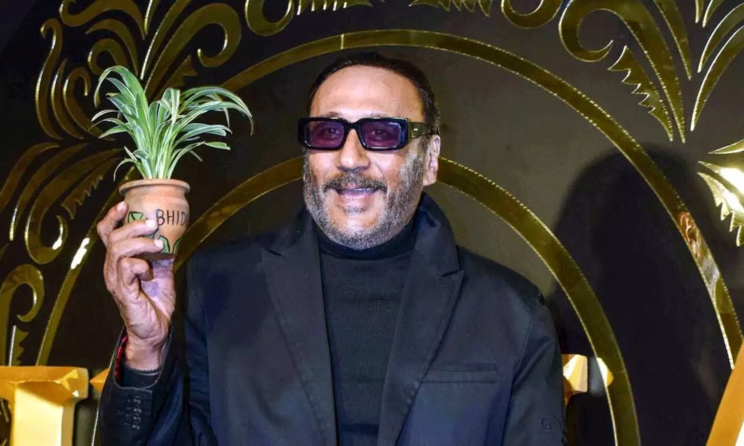 100 పేద‌ కుటుంబాలకు ఈ హీరో దేవుడు