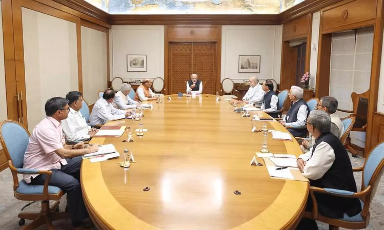 రెండున్నర గంటల్లో నిర్ణయాలు... పాక్  ఆయువుపట్టుకు కౌకు దెబ్బలు!