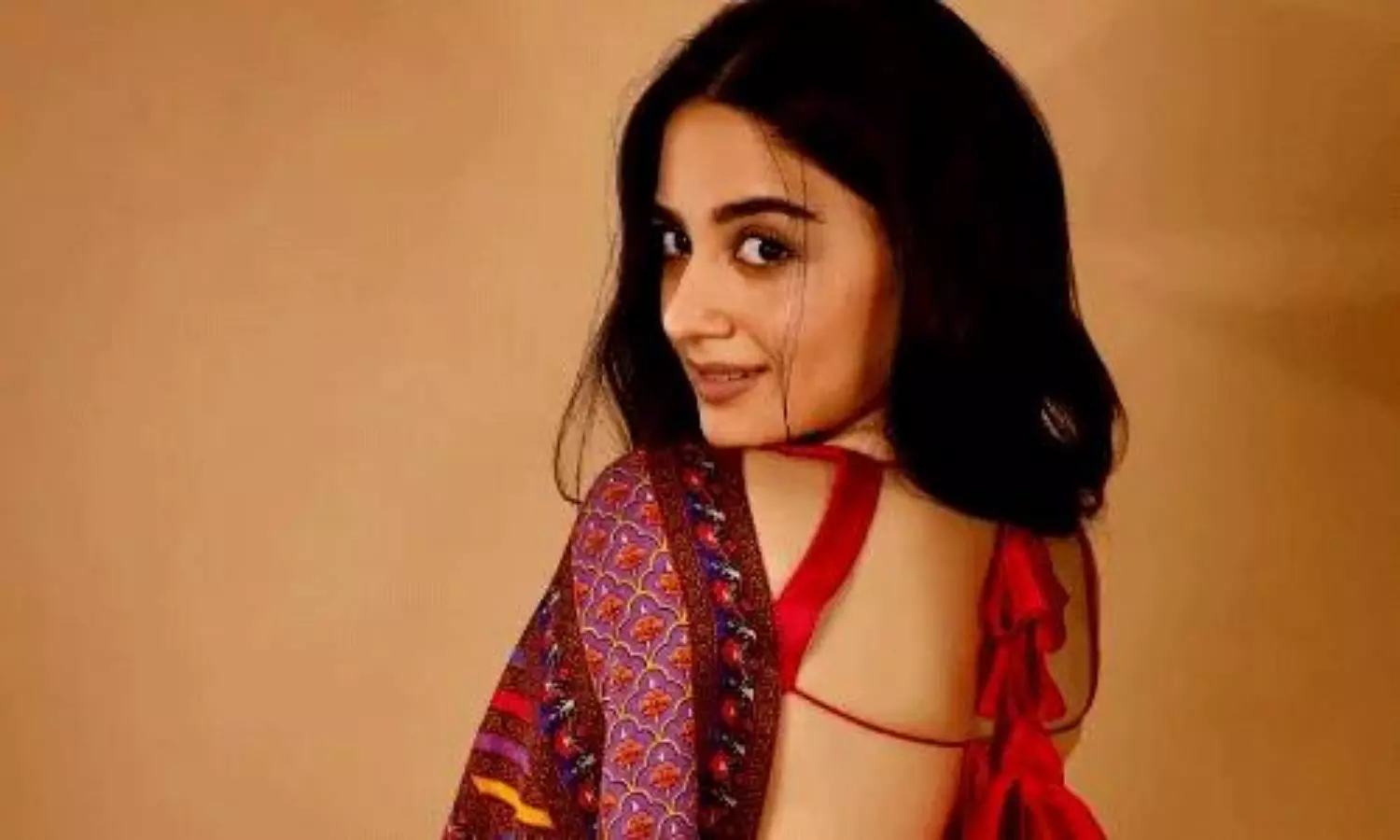 Fauji Actress Imanvi Breaks Silence on Pakistani Ties Allegations